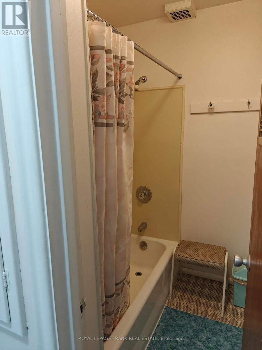 Unit Room 7 - ROOM #7 - 374 CENTRAL PARK BOULEVARD S, Oshawa 5