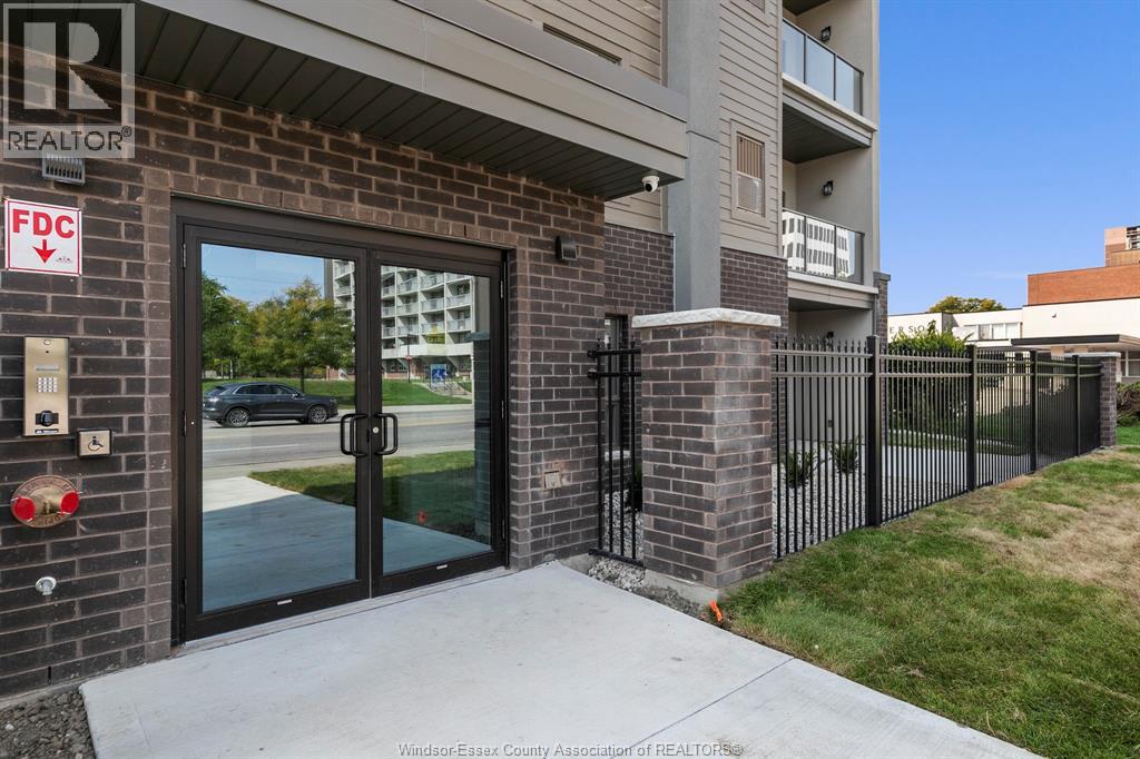 Unit 207 - 955 OUELLETTE AVENUE, Windsor 3