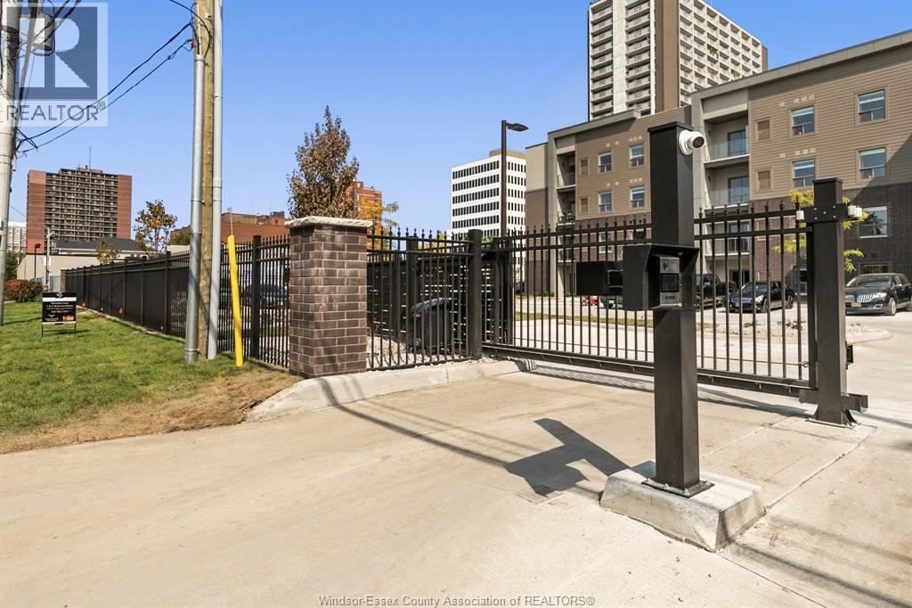 Unit 207 - 955 OUELLETTE AVENUE, Windsor 4