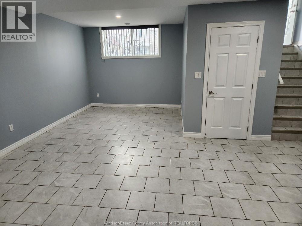 Unit 4 - 839 ASSUMPTION, Windsor 4