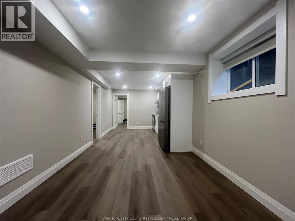 Unit Back - 917 Mckay AVENUE, Windsor 5