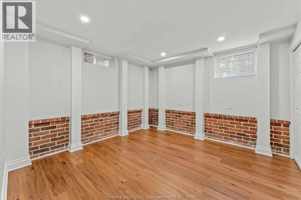 Unit LOWER UNIT - 4531 PLEASANT PLACE, Windsor 5