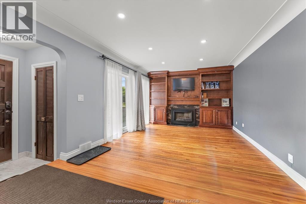 Unit MAIN - 4531 PLEASANT PLACE, Windsor 3