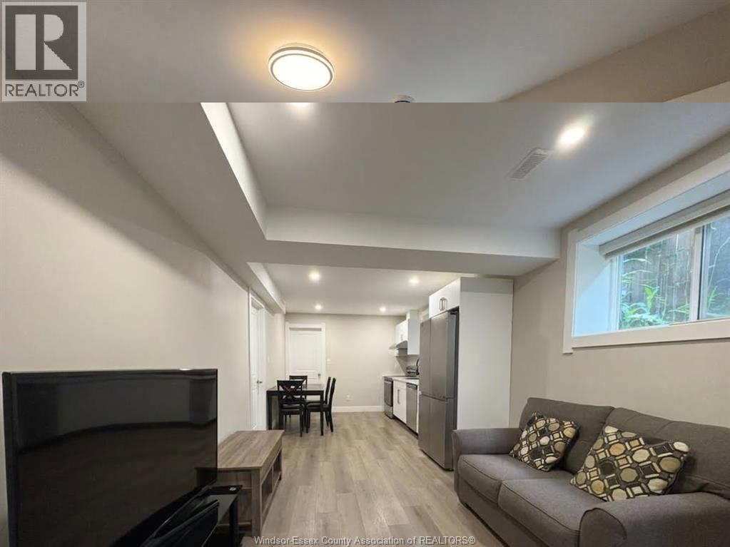 Unit Back Room 1 - 917 Mckay AVENUE, Windsor 5