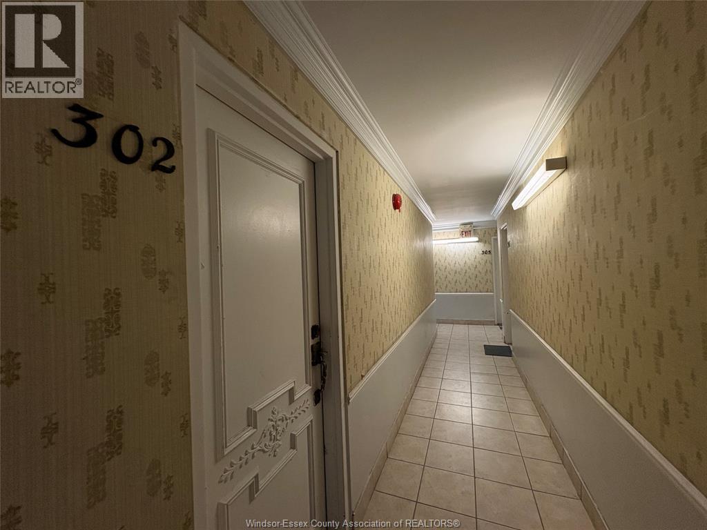 Unit 302 - 3044 SANDWICH, Windsor 4