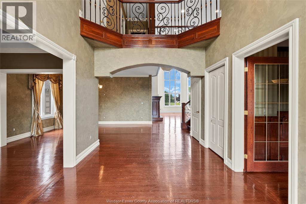 1585 STONEYBROOK CRESCENT, Windsor 4