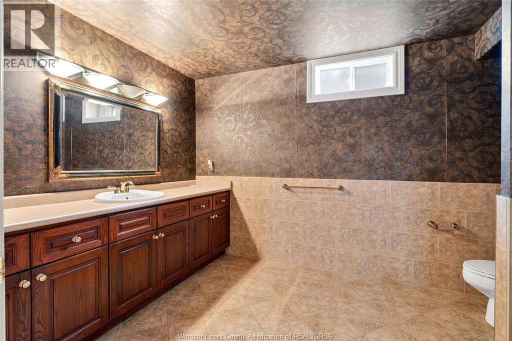 1585 STONEYBROOK CRESCENT, Windsor 5