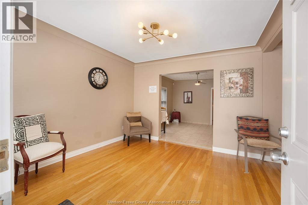 Unit MAIN - 907 GLADSTONE AVENUE, Windsor 2