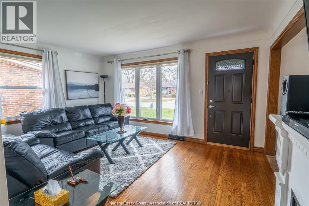 Unit UPPER - 1120 PARKVIEW AVENUE, Windsor 4