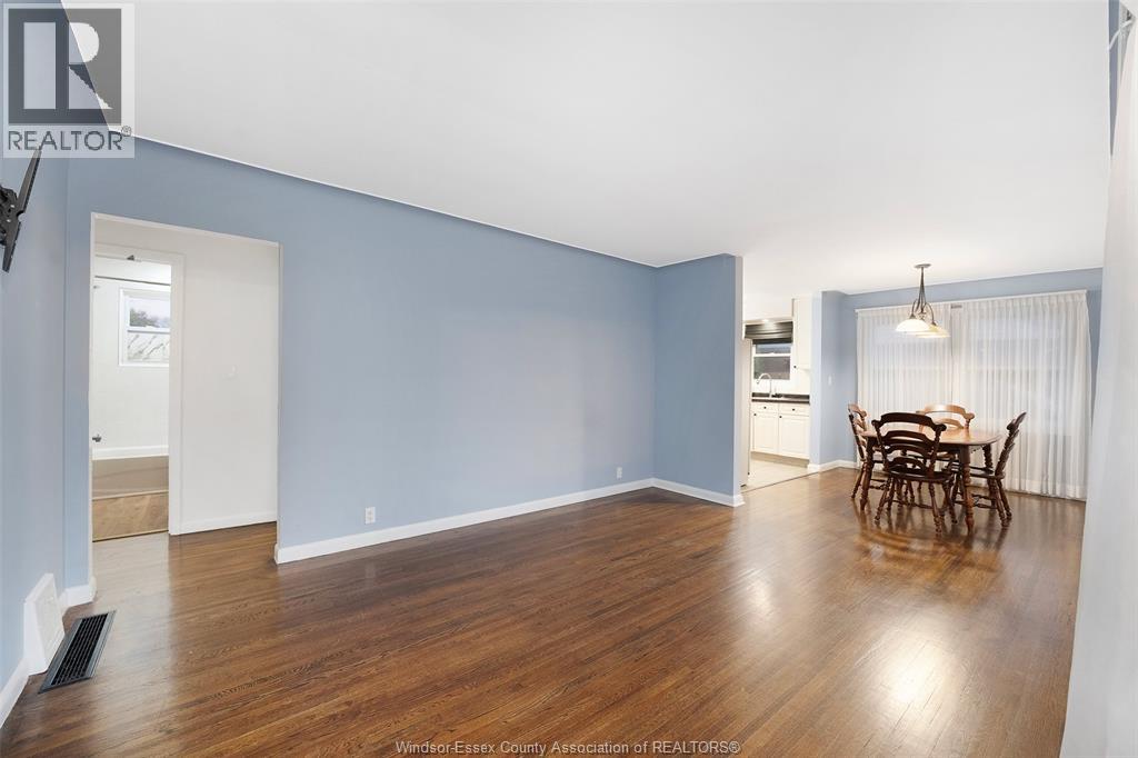 Unit MAIN - 3300 MARK, Windsor 5