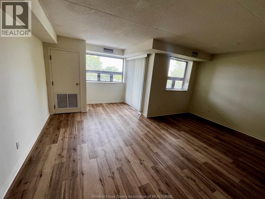 Unit 401 - 1160 LAUZON, Windsor 4