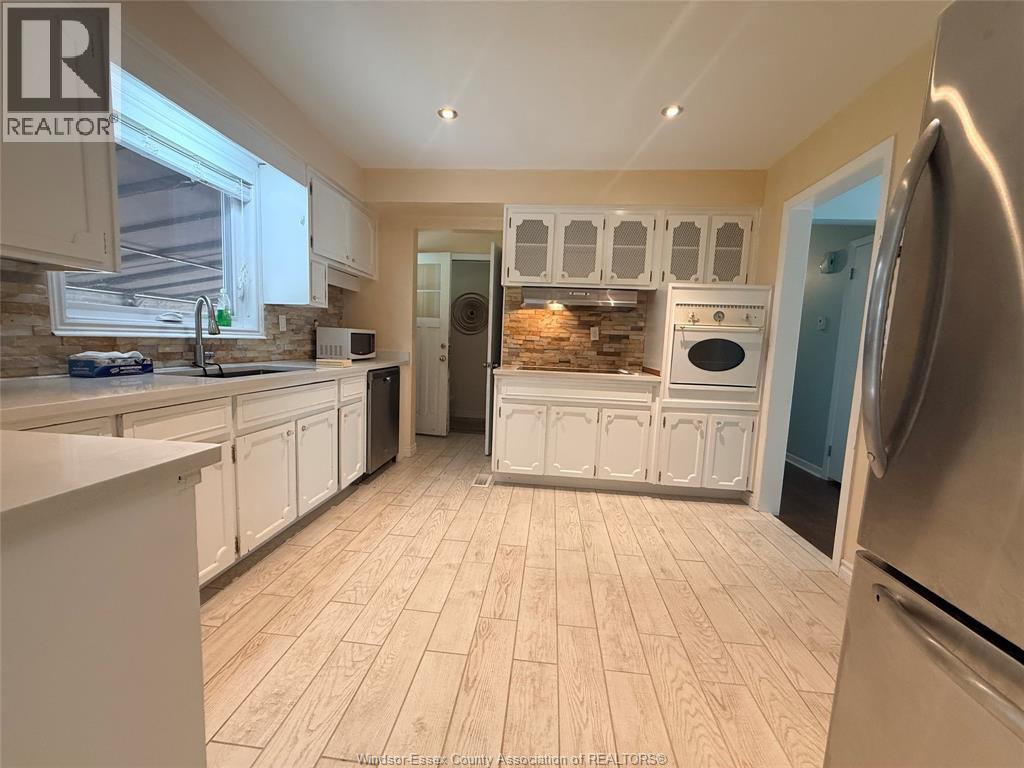 2450 ACADEMY DRIVE, Windsor 4