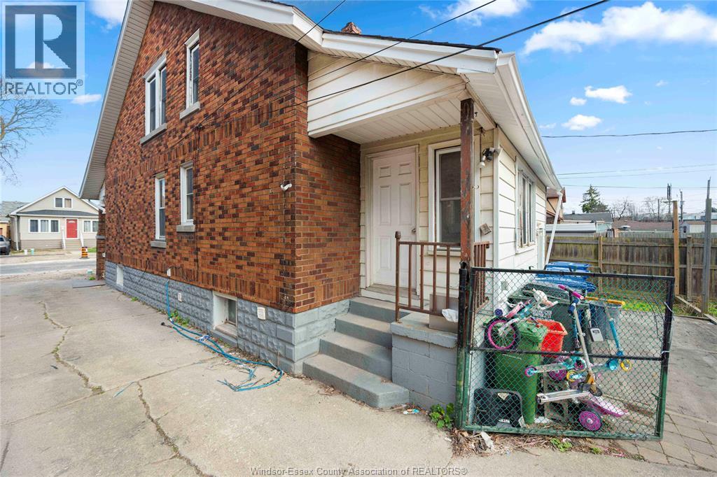 Unit UPPER UNIT - 1839 ST . LUKE, Windsor 3