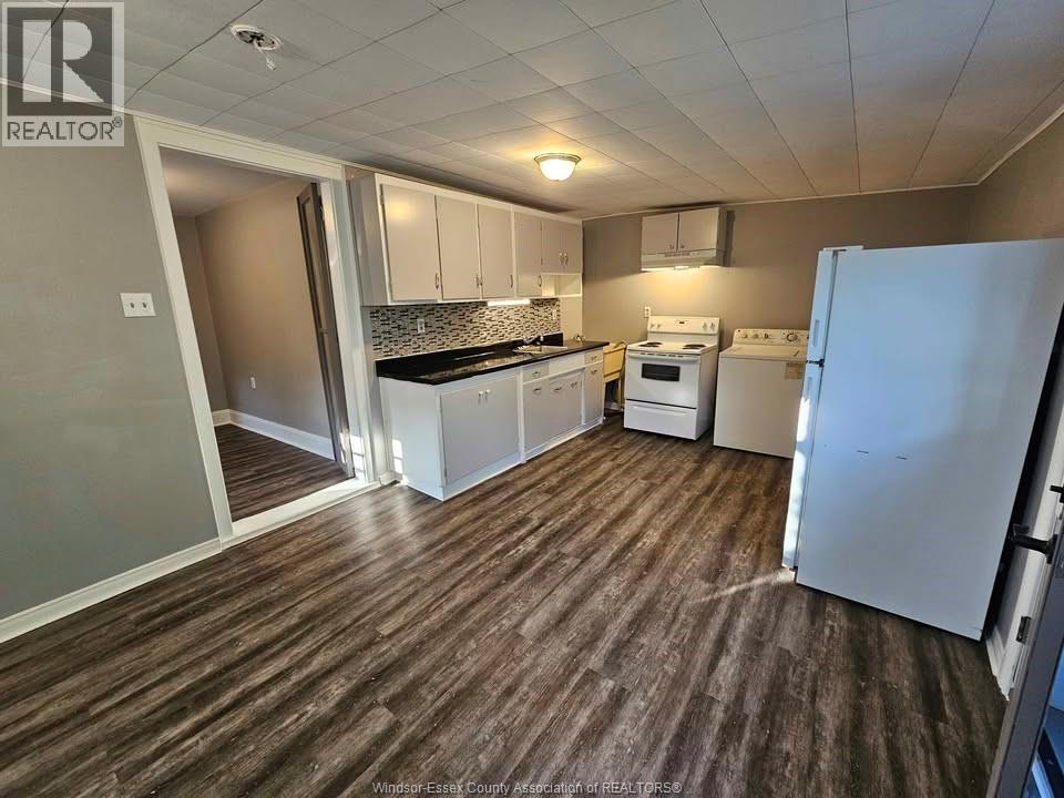 Unit 2 - 4275 WYANDOTTE East, Windsor 3