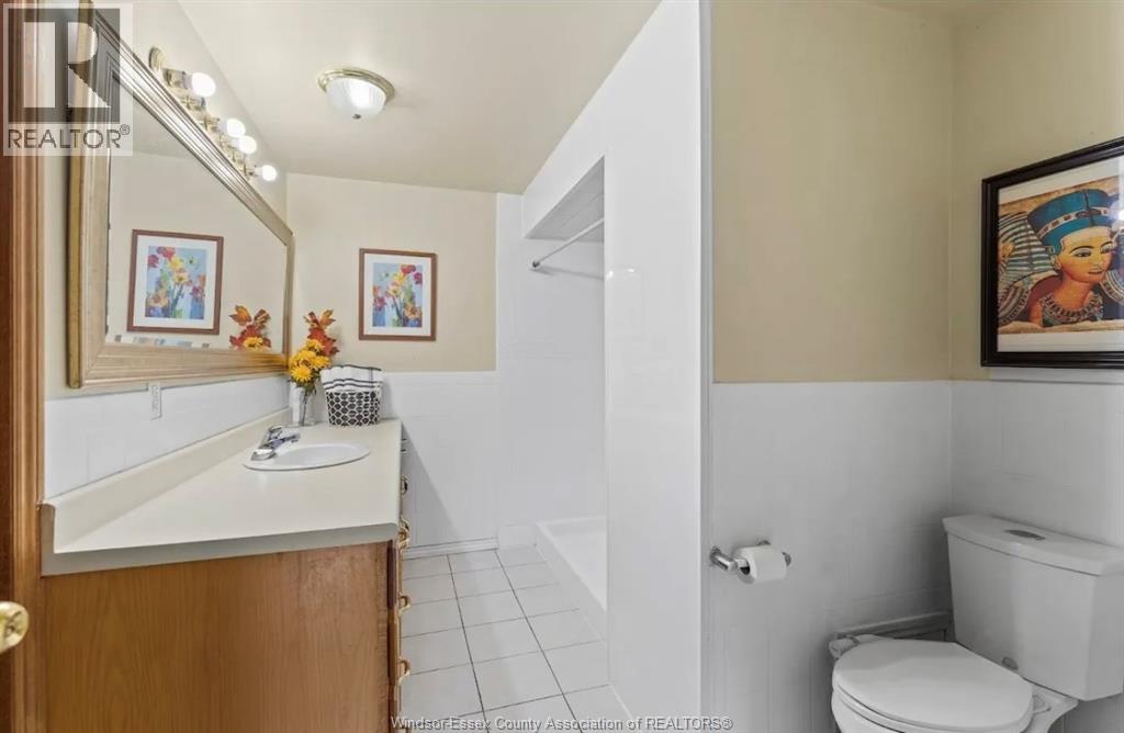 Unit Upper - 1637 Drouillard, Windsor 4