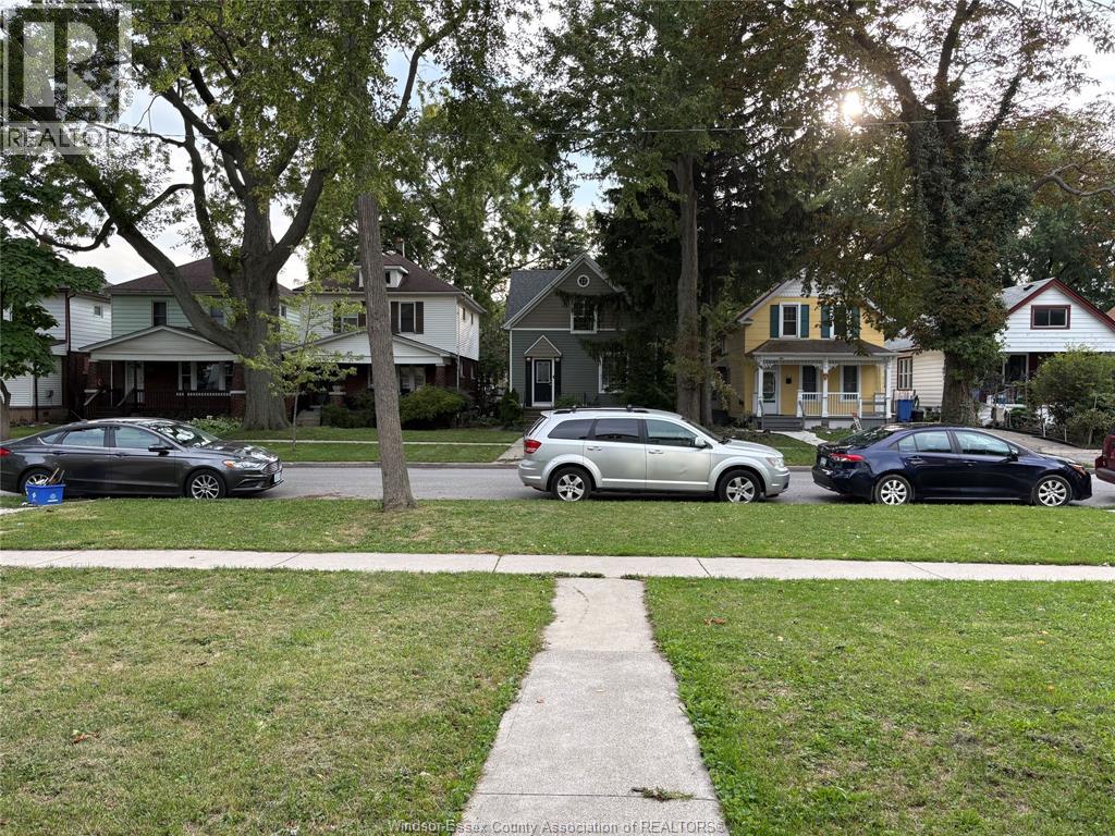 216 CAMERON AVENUE, Windsor 3