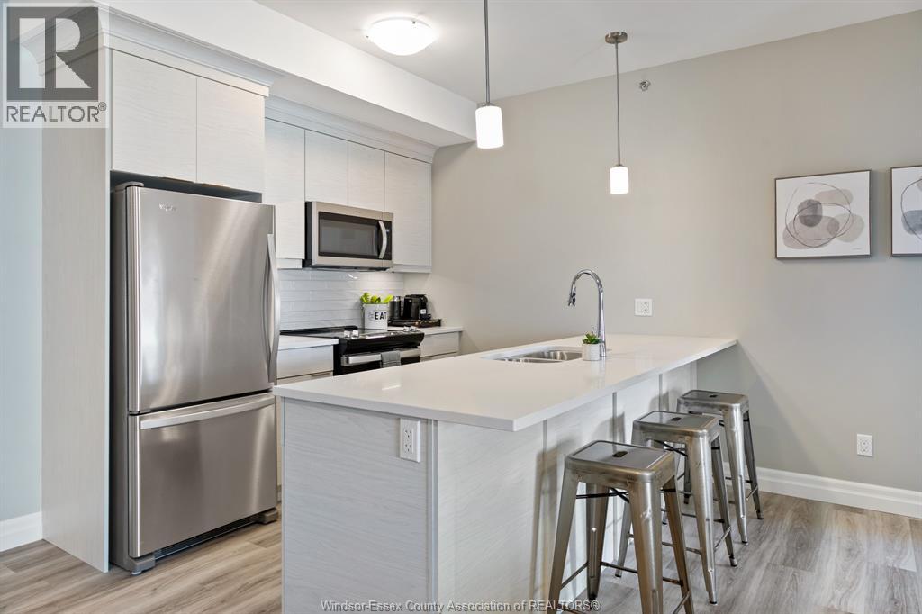 Unit 303 - 728 BROWNSTONE, Lakeshore 4