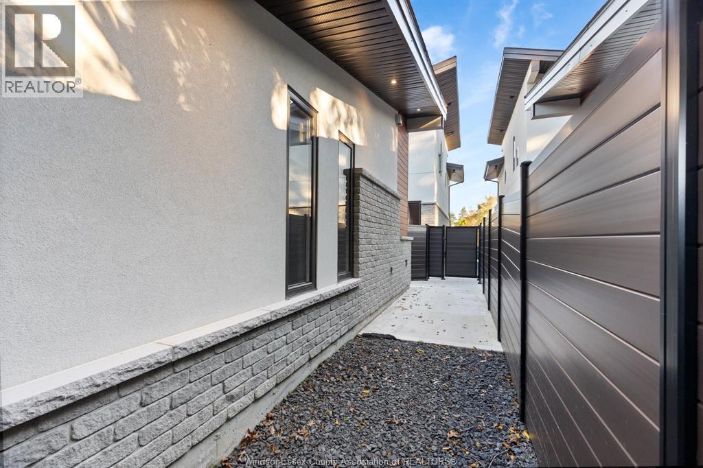 Unit 2 - 1825 EDGEMORE, LaSalle 3