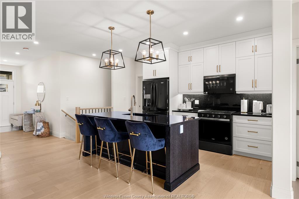 2578 BARKLEY, Windsor 4