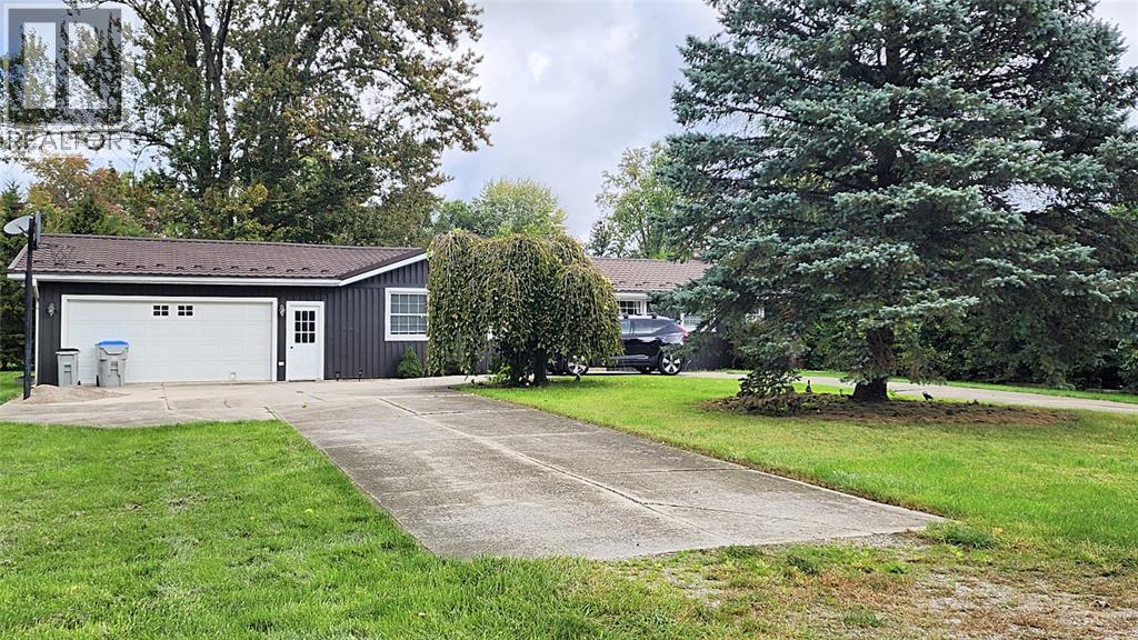 8468 Defore DRIVE, Grand Bend 2