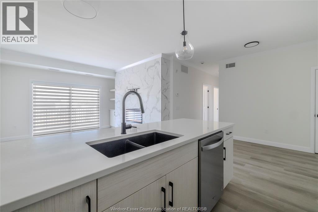 Unit 301 - 1740 A SPRUCEWOOD AVENUE, LaSalle 5