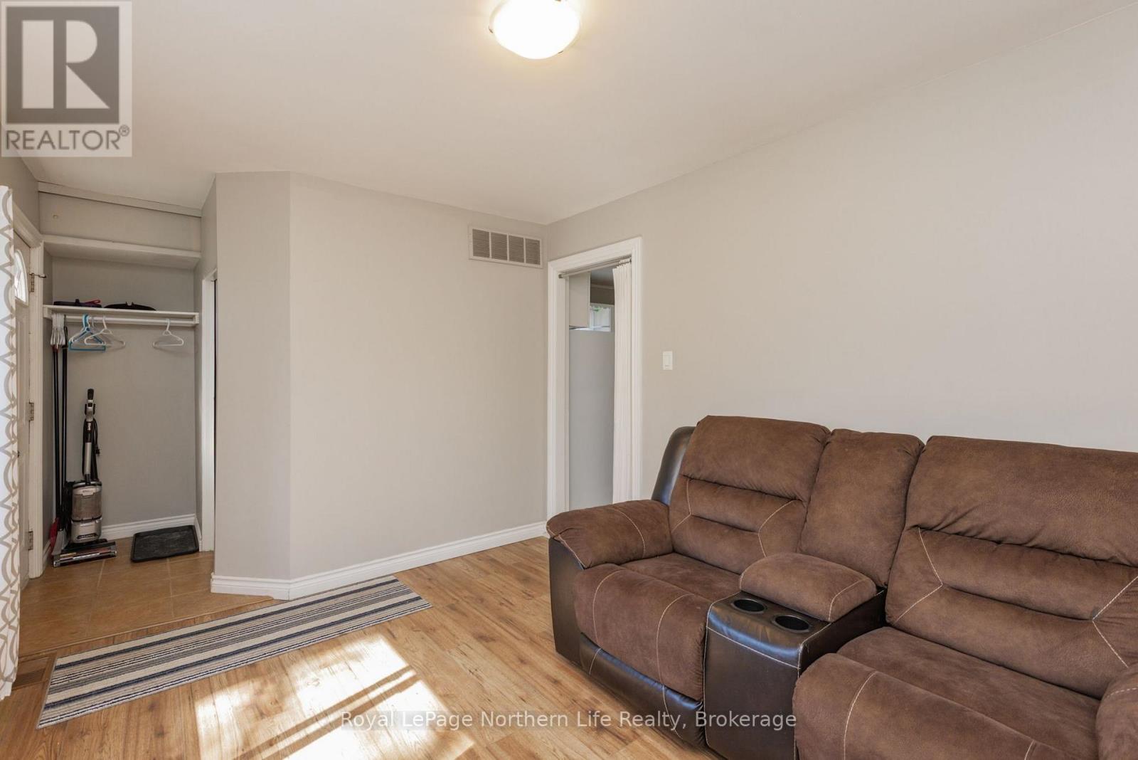 581A BANNER AVENUE, North Bay (Ferris) 4