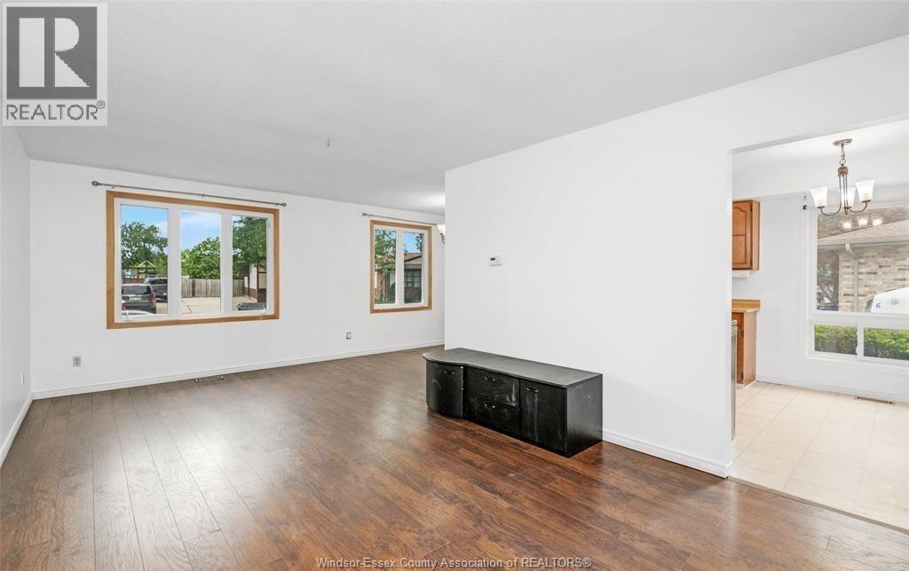 Unit UPPER - 9597 AVERY LANE, Windsor 4