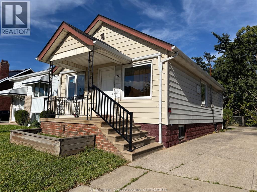 2244 HOWARD, Windsor 2
