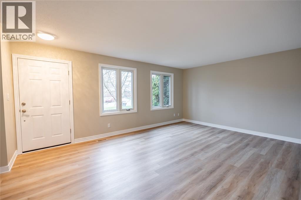 900 EVEREST COURT, Sarnia 4