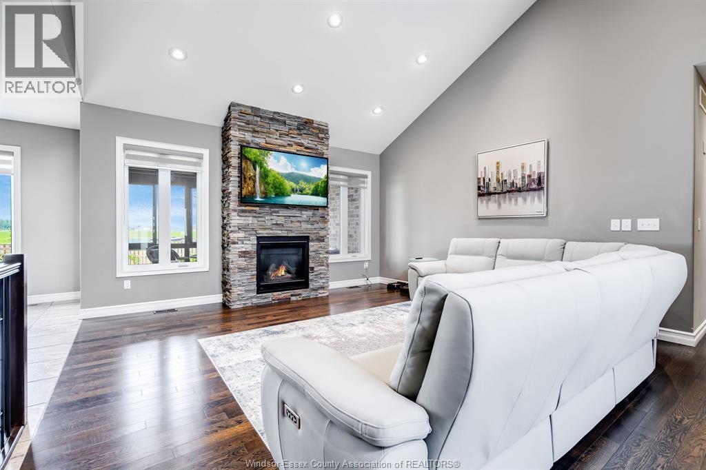 Unit UPPER - 2125 FOX RUN ROAD, Leamington 2