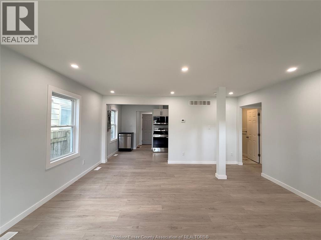 3847 MATCHETT ROAD, Windsor 4