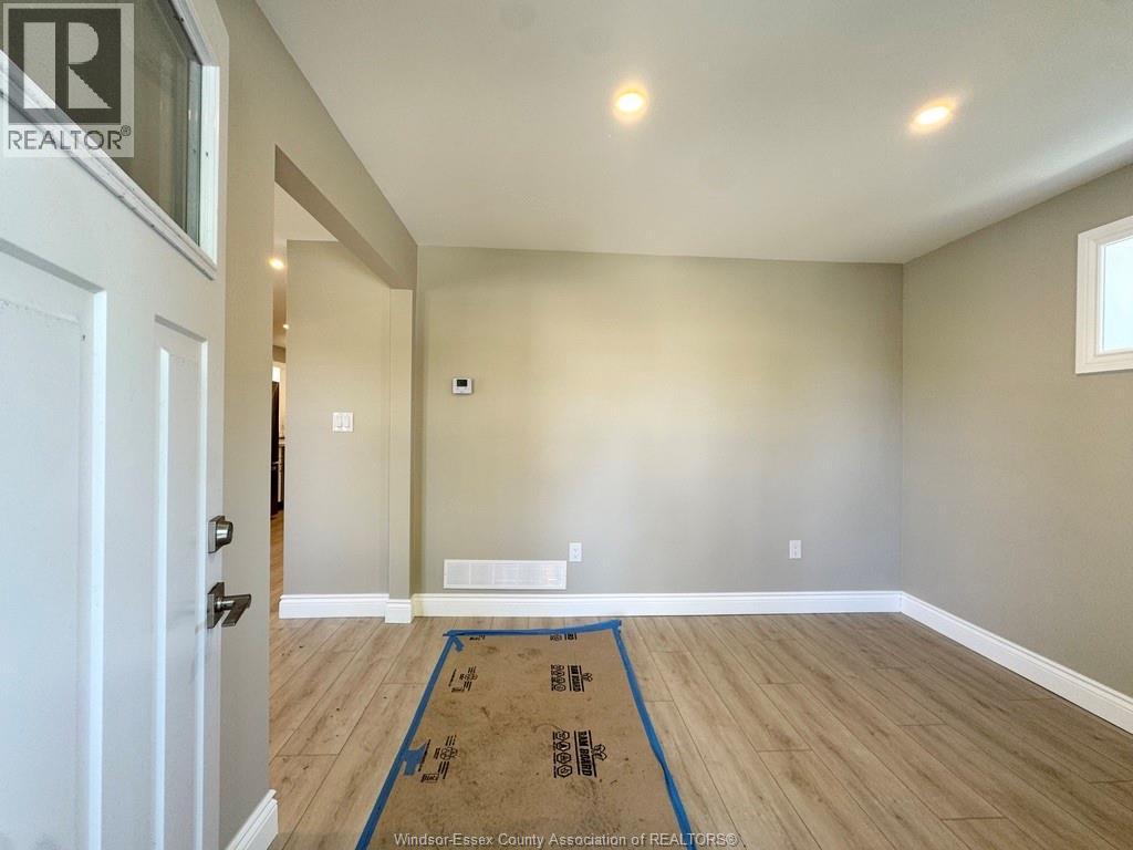 1296 LAURENDEAU AVENUE, Windsor 3
