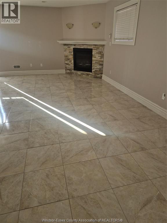 Unit LOWER - 4783 PERIWINKLE, Windsor 4