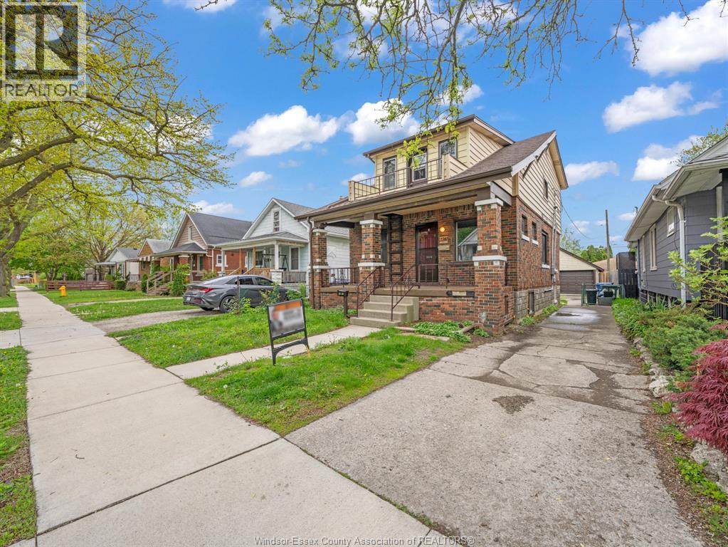 Unit UPPER - 2241 MERCER, Windsor 2