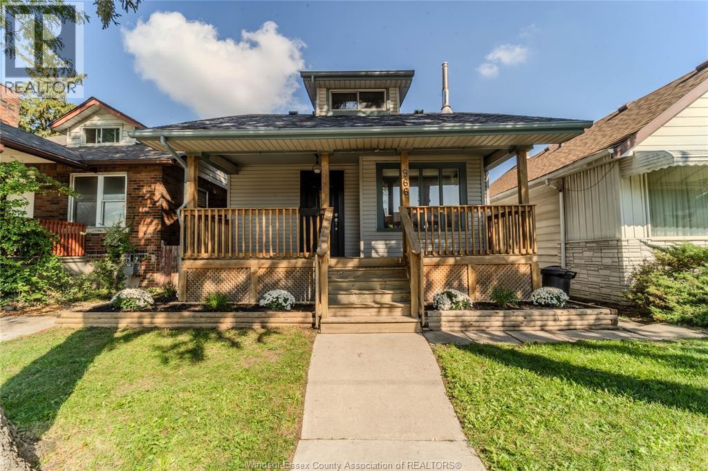 966 CURRY AVENUE, Windsor 1