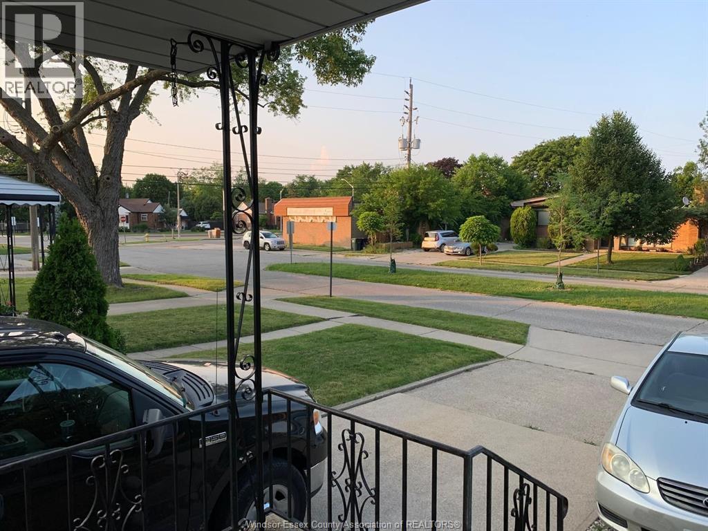 Unit LOWER - 835 ISABELLE, Windsor 3
