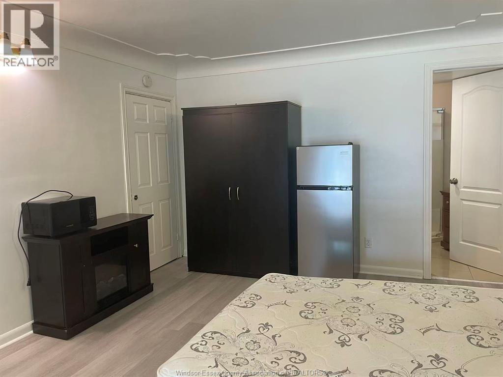 Unit ROOM 1 - 787 CAMPBELL, Windsor 3