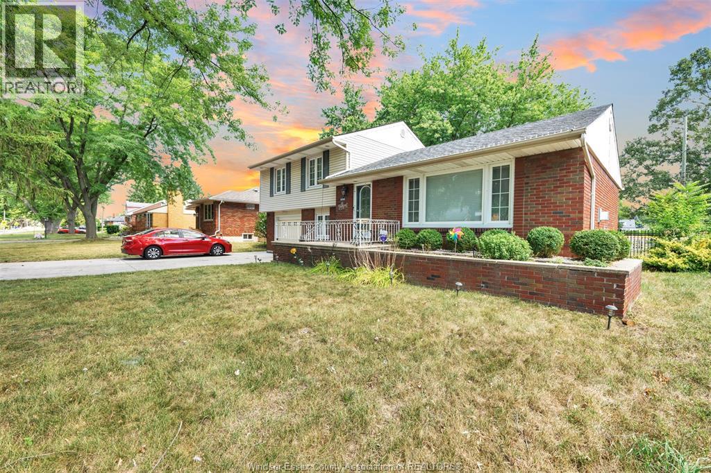 4340 MOUNT ROYAL DRIVE, Windsor 3