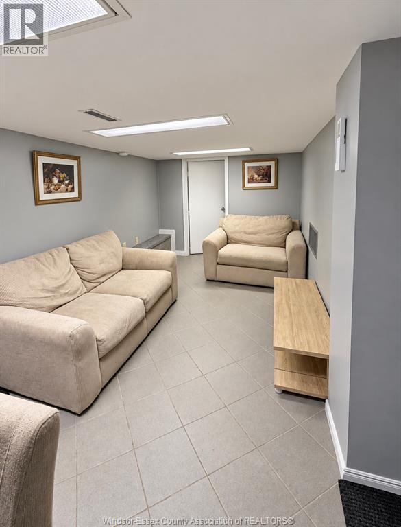 1352 LINCOLN, Windsor 4