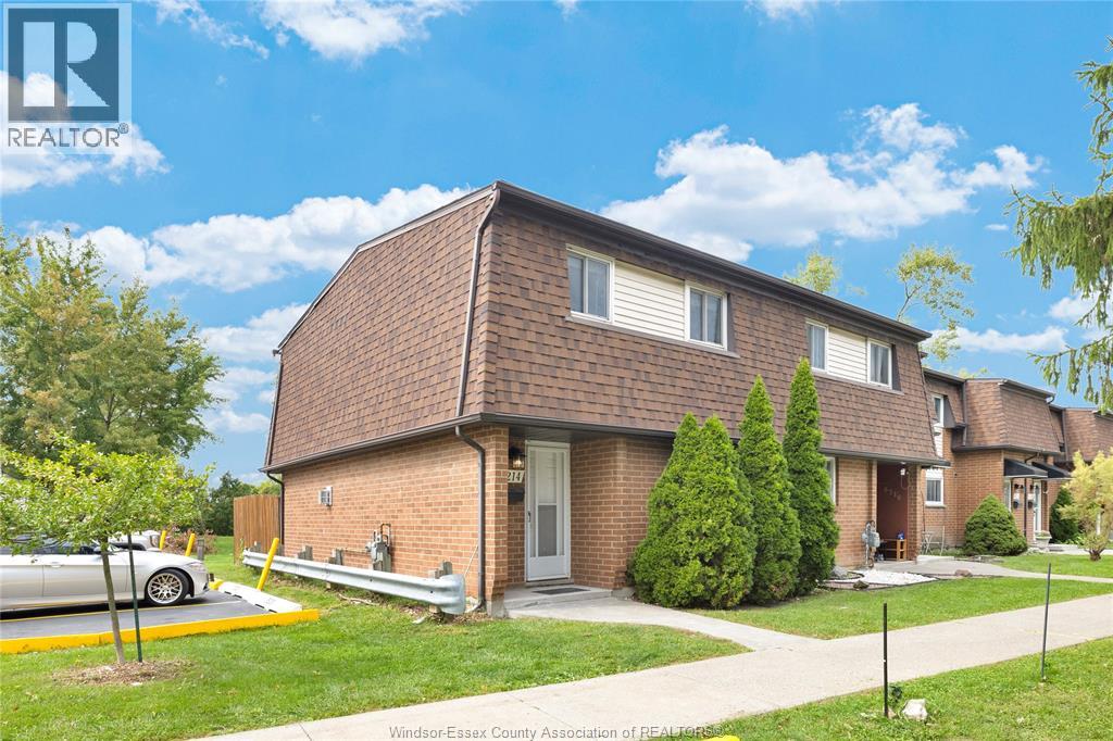 6214 THORNBERRY, Windsor 4