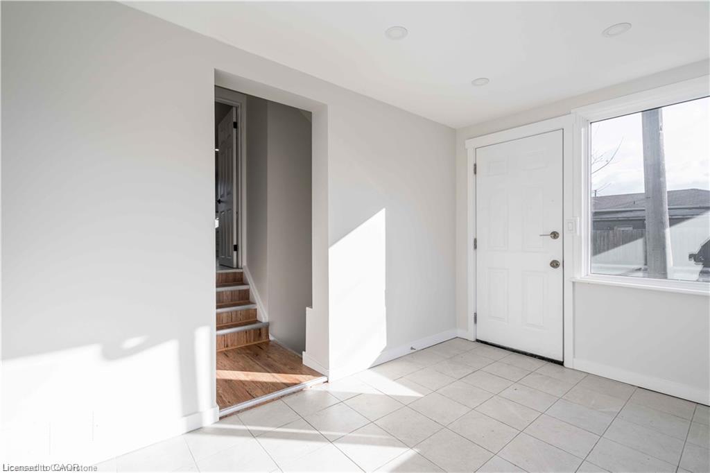 Unit LOWER - 204 Glow Avenue, Hamilton 4