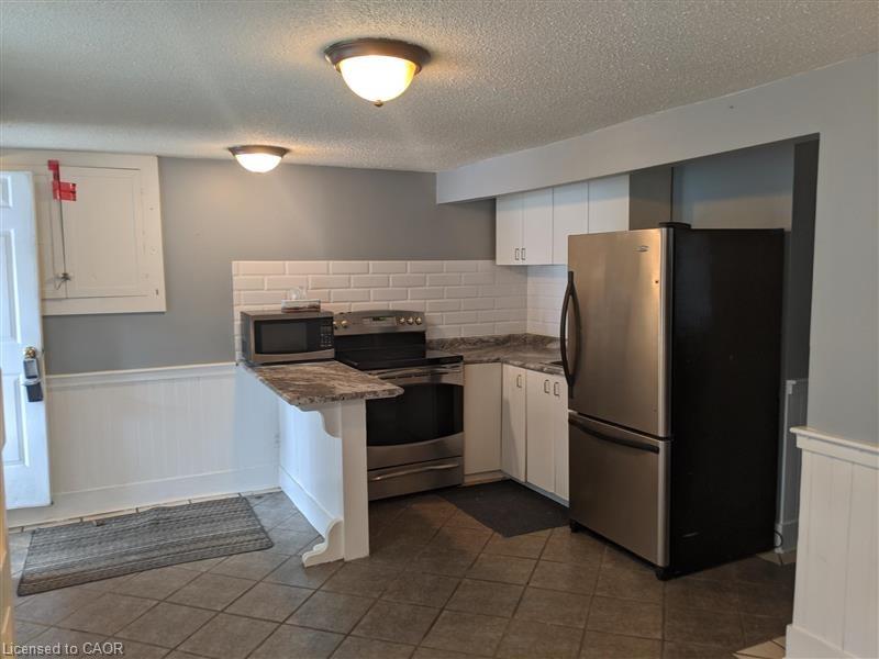 Unit LOWER - 98 West Avenue N, Hamilton 4