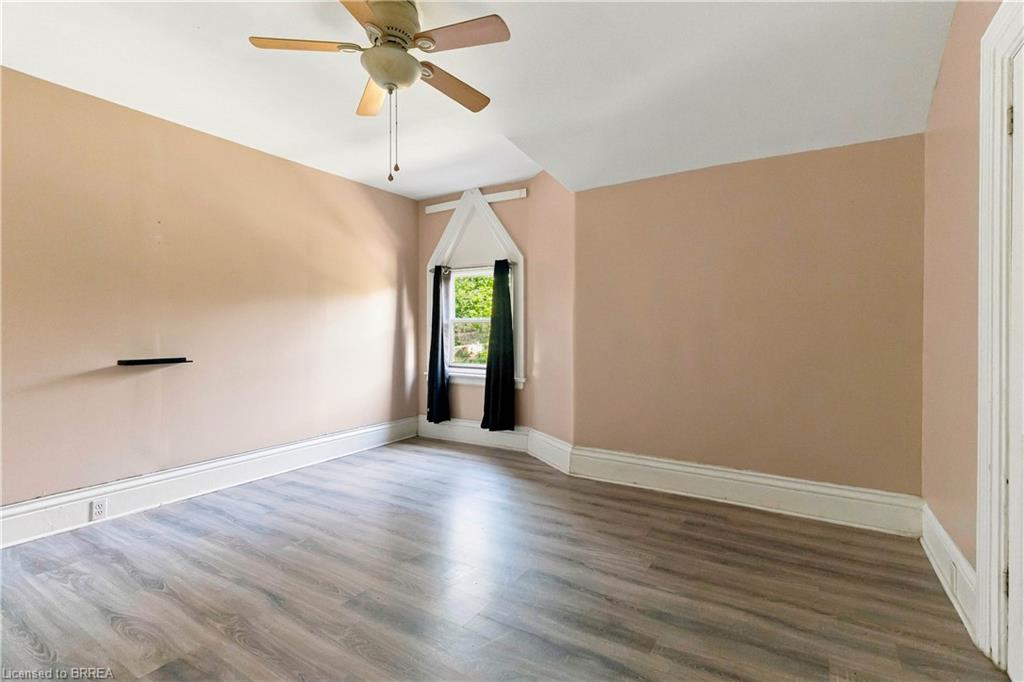Unit Upper - 63 East Avenue, Brantford 4