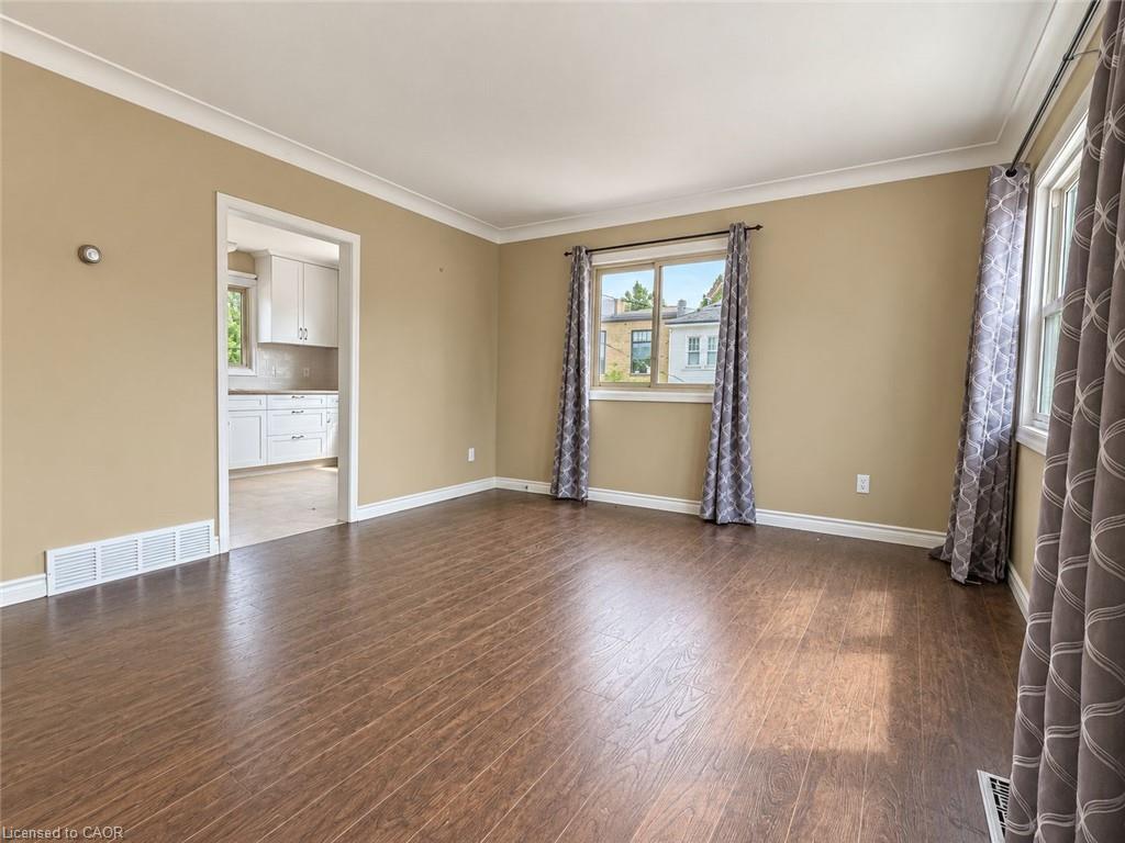 Unit UPPER - 16 Stanley Street, North Dumfries 4