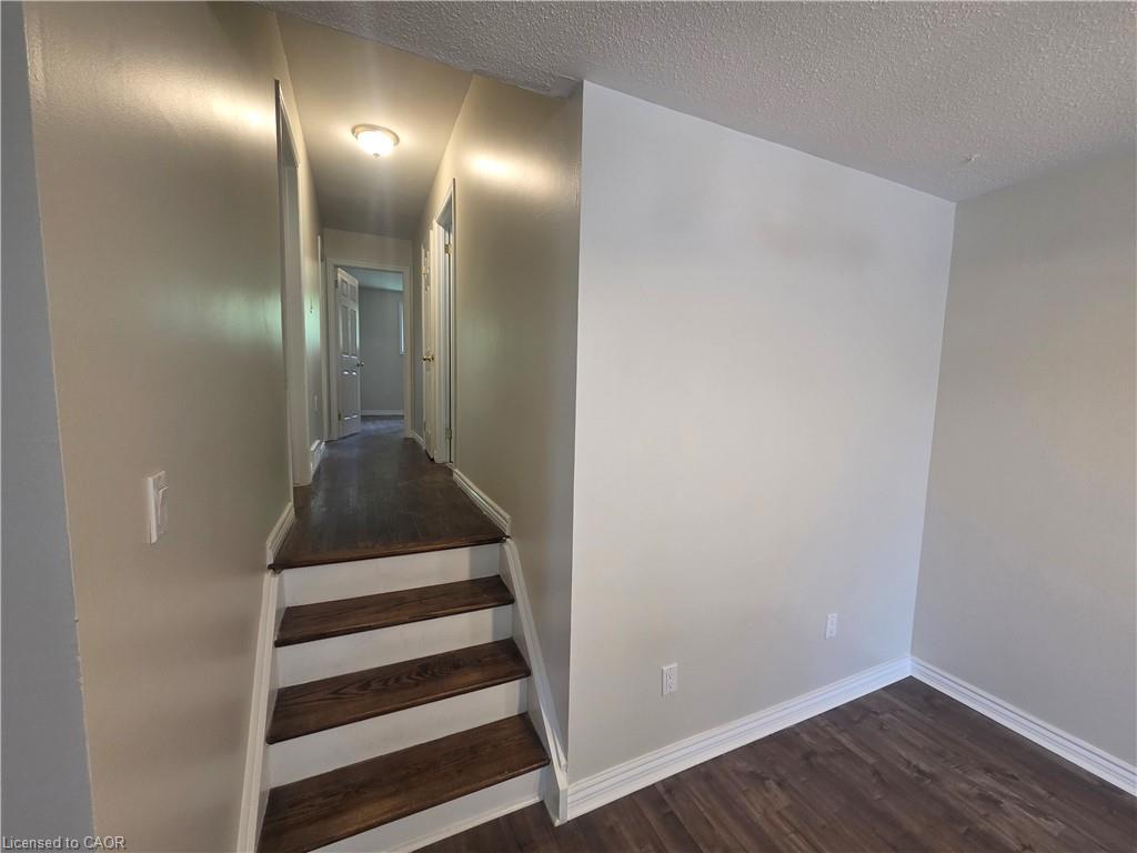 Unit Upper Level - 881 Lawrence Road, Hamilton 5