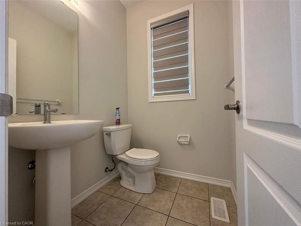 Unit Upper - 61 Anderson Road, Brantford 3