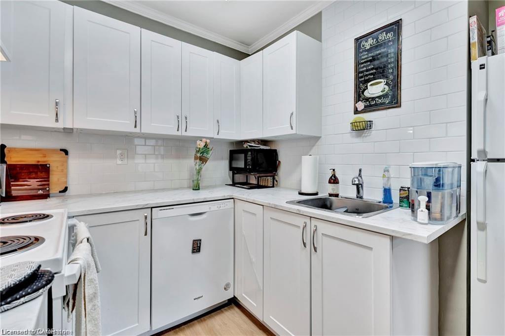 93 Robertson Crescent, Kitchener 5