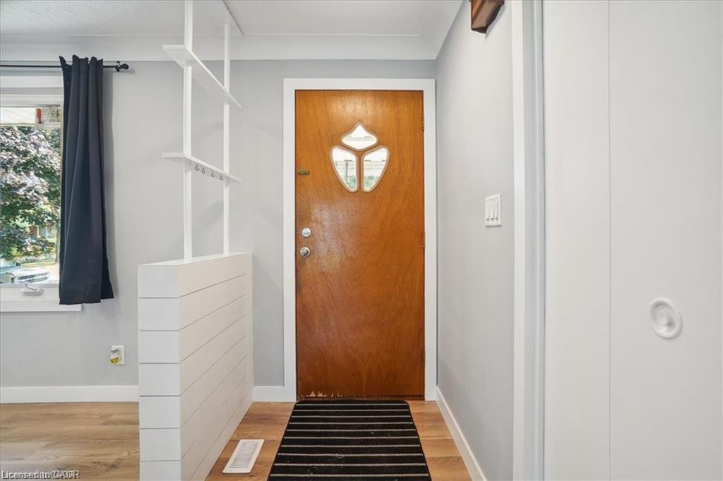 Unit UPPER UNIT - 1 Robroy Court, Brantford 4