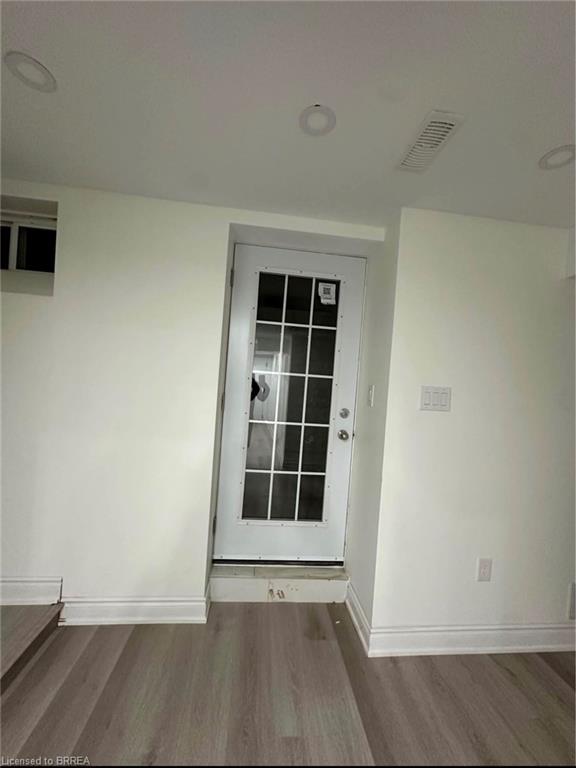 Unit Lower - 5 Munro Circle, Brantford 3