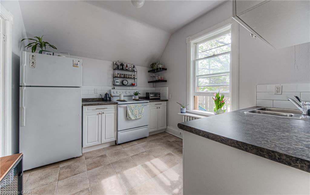 Unit Upper - 404 Duke Street W, Kitchener 4